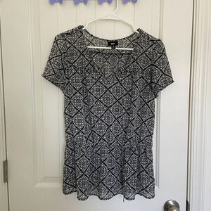 NWOT | Mossimo‎ women’s black & white patterned semi-sheer blouse — small